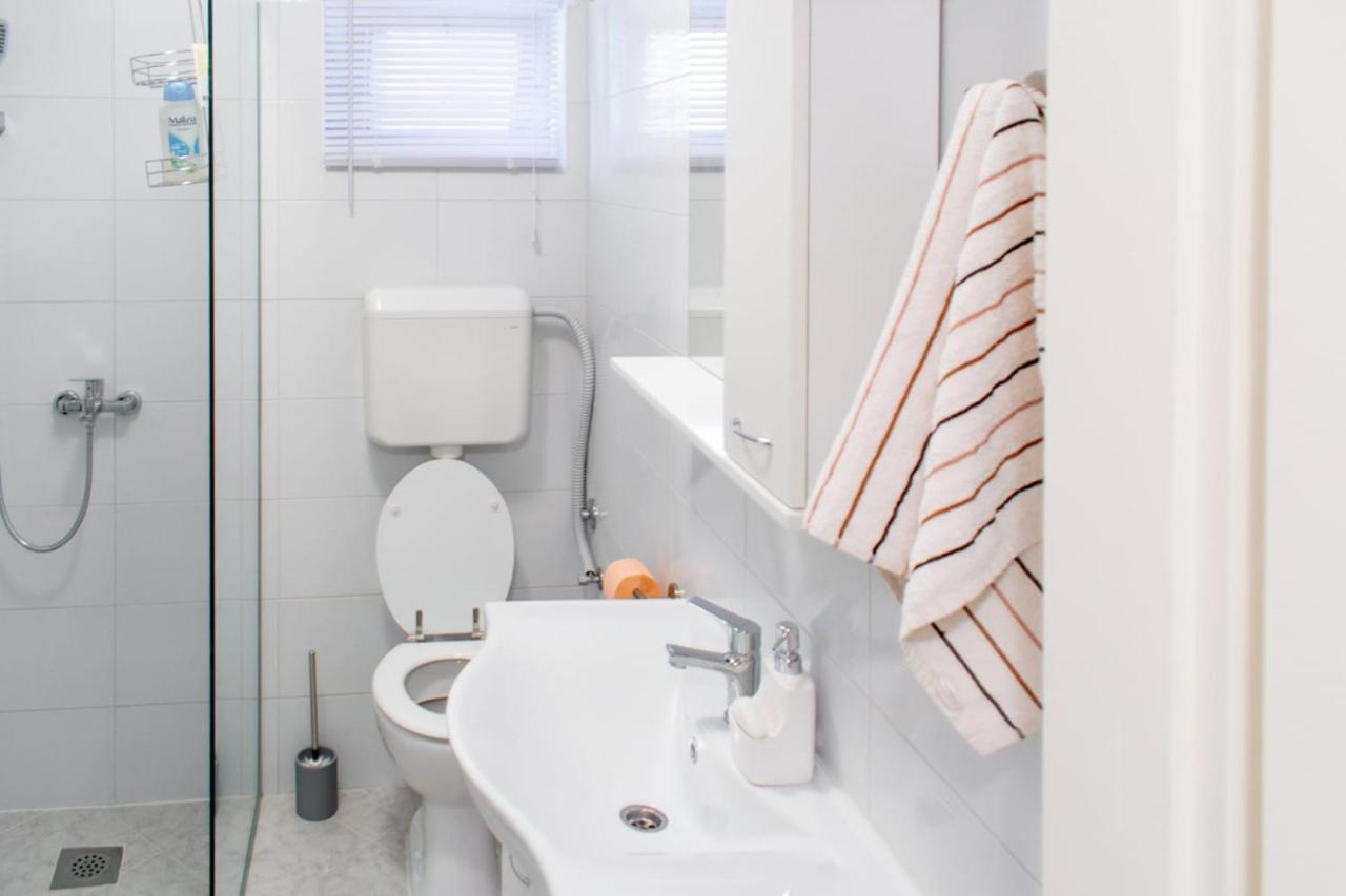 Apartman Karmen Apartment คาชเตลา ภายนอก รูปภาพ