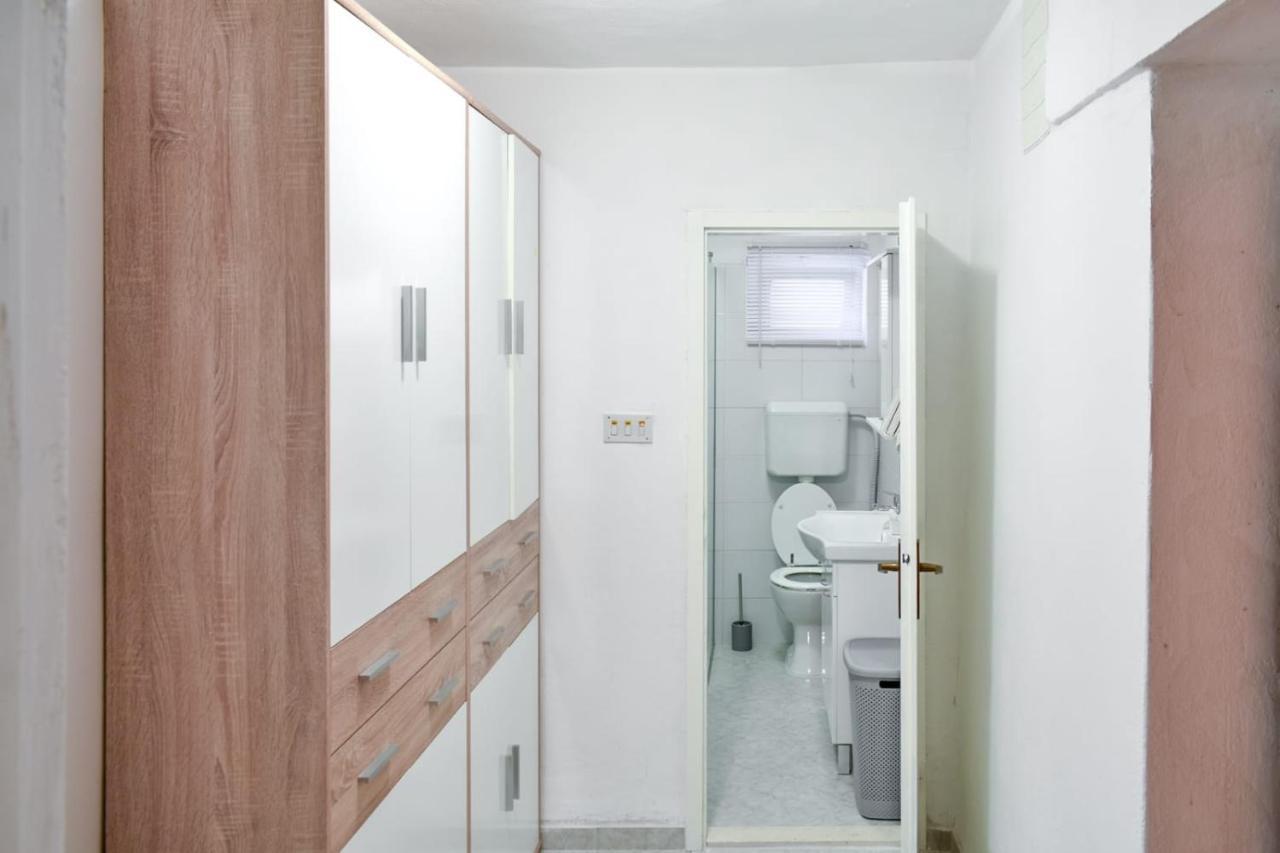 Apartman Karmen Apartment คาชเตลา ภายนอก รูปภาพ