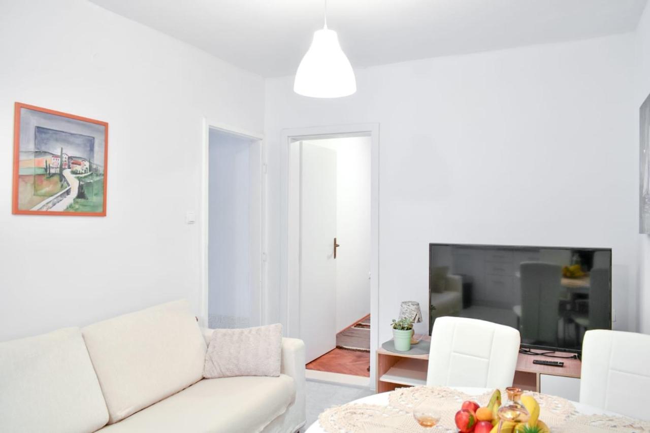 Apartman Karmen Apartment คาชเตลา ภายนอก รูปภาพ