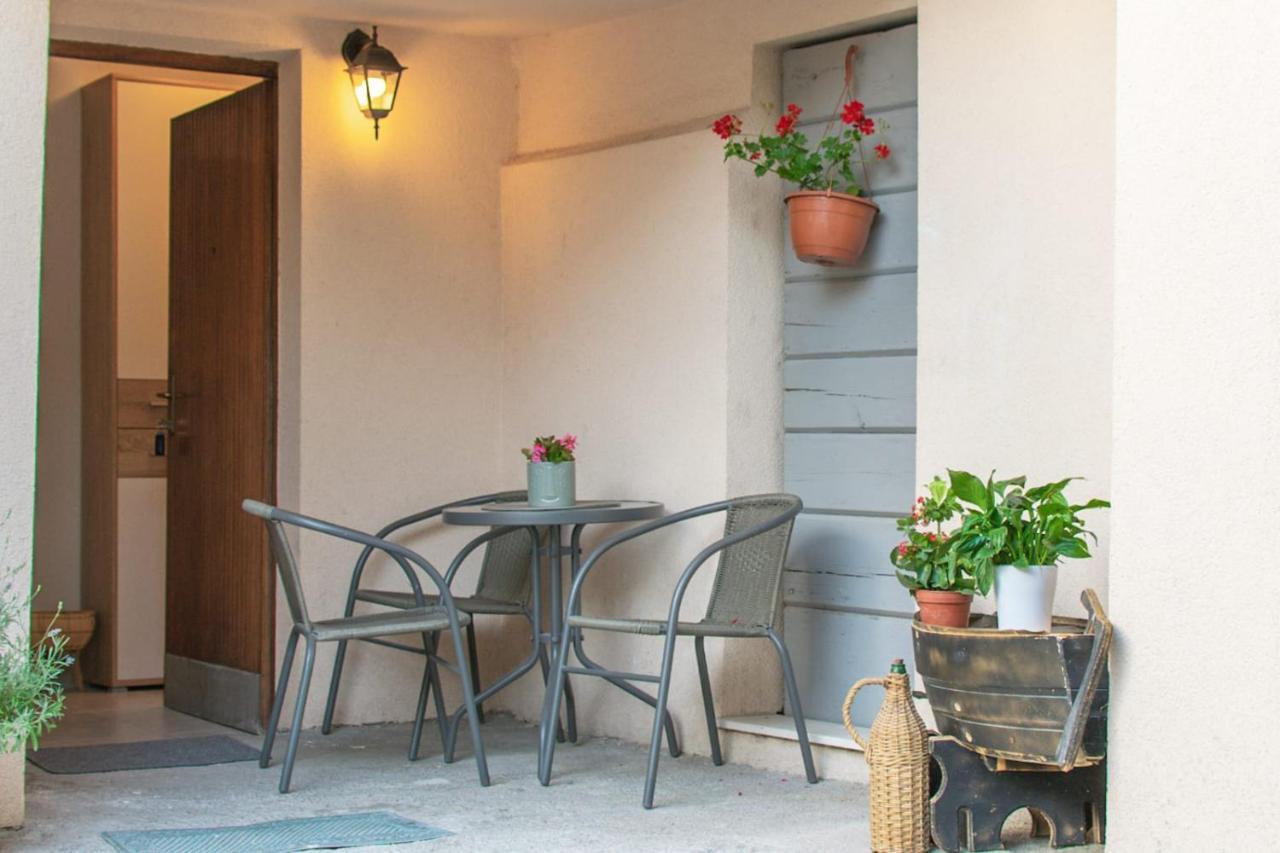 Apartman Karmen Apartment คาชเตลา ภายนอก รูปภาพ